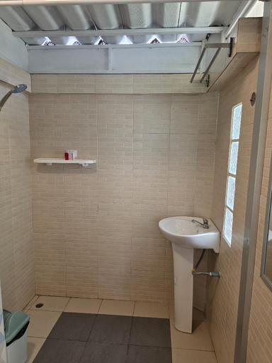 Bathroom 3, Lumphachi Lakehill Resort, Suan Phung