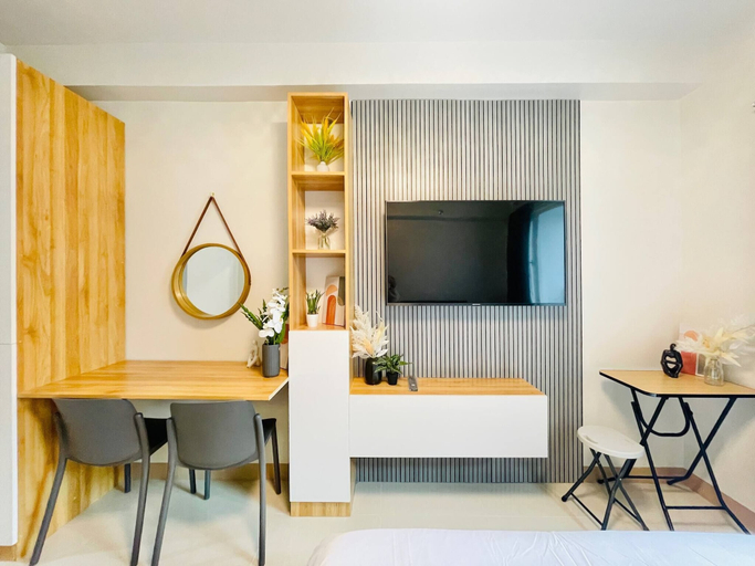 Room 5, SM6 Minimalist Comfort Near SM, Iloilo City