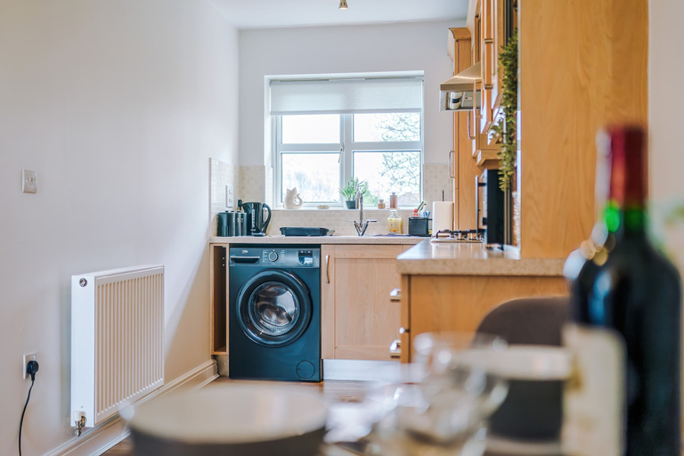 Room 5, Stunning 1 Bed Flat Perfect for Business in Crewe, Cheshire East