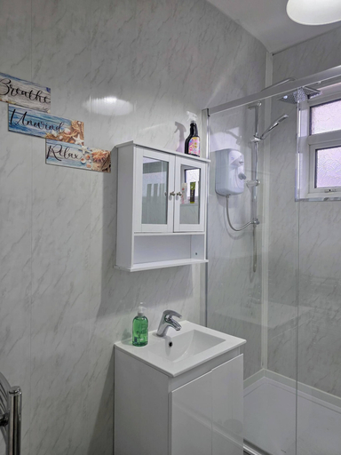 Bathroom 3, 3 Bed Home Free Wifi & Netflix Central Location, Middlesbrough