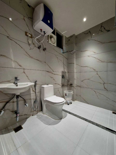 Bathroom 5, Hotel Satyaki Orchid, Reasi