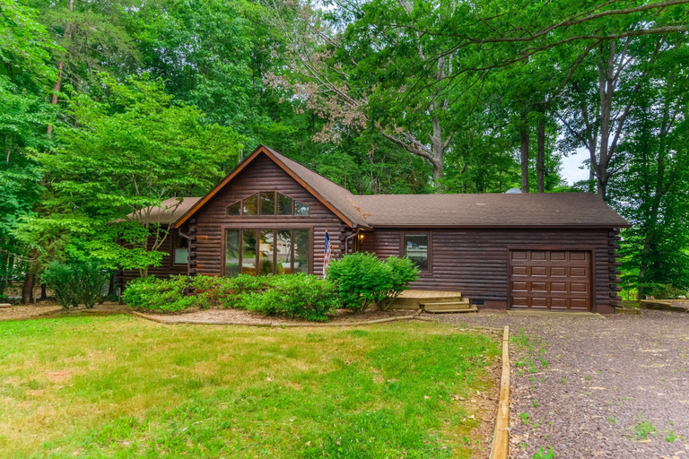 Exterior 3, Lakeside log Home With a Private Deck, Wifi, Firepit, Central AC, & Washer/dryer, Louisa