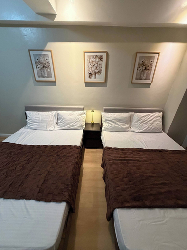 Room 4, The Luxe Forbeswood BGC, Taguig