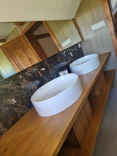 Bathroom 3, Salas Syrex, Žilina
