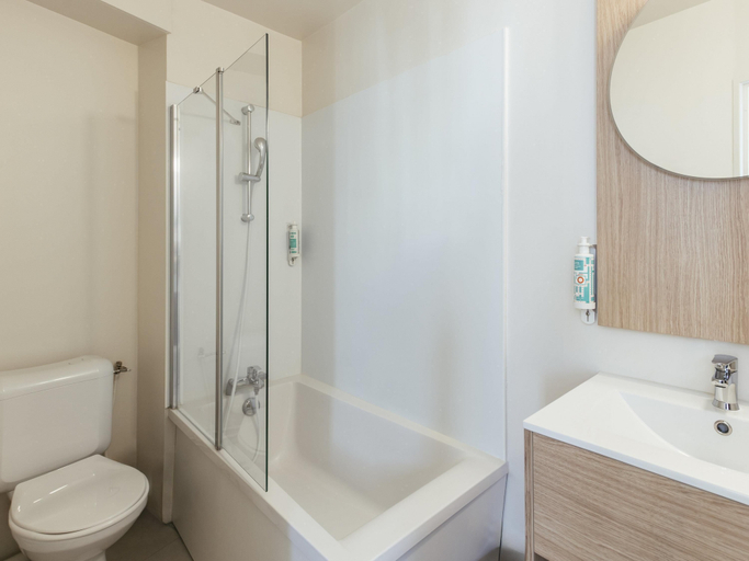 Bathroom 5, Aparthotel Adagio Access Paris La Villette, Paris