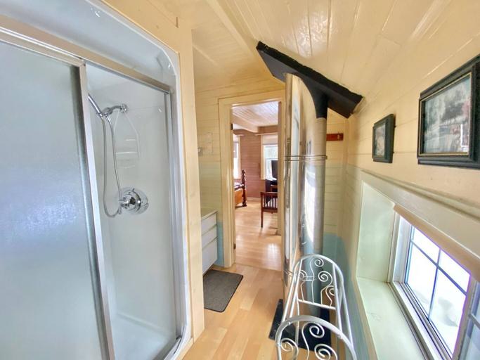 Bathroom, 4 Bedroom Cottage On Manitoulin Island - Next to Sandy Beach!, Manitoulin