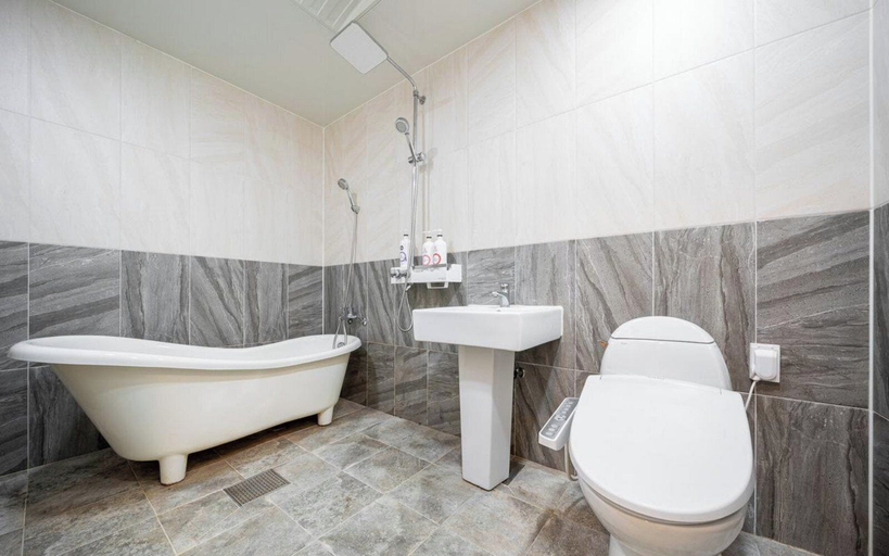 Bathroom 3, Jeonju Jungang Hanok Village Raon Hotel, Jeonju