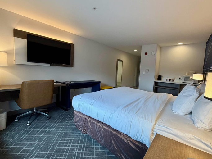Bedroom 4, Comfort Inn & Suites Sturbridge - Brimfield, Worcester