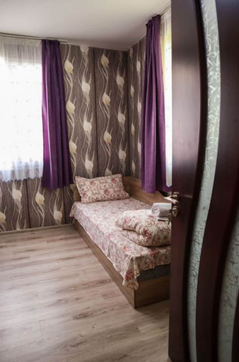 Bedroom 5, Perfect Place for 2 or 3, Petrich