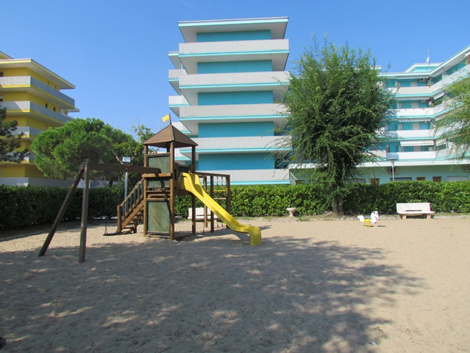 Children's area, Enjoy a Flat Surrounded by Pools, Venezia