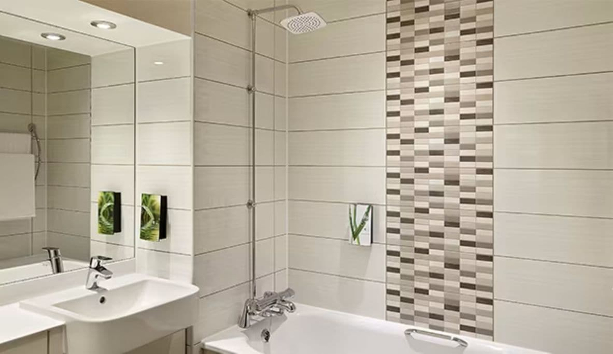 Bathroom 4, Wirral Park Hotel, Wirral