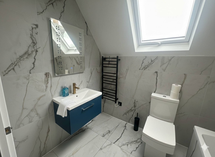 Bathroom 3, Dippen Hall Charm - Minutes From London Gatwick, Surrey