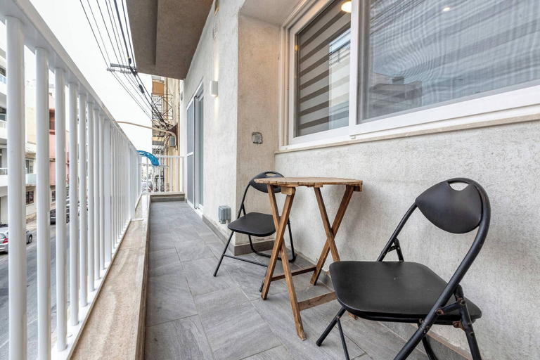 Balcony 5, Luxury & Cosy 3 Bedroom Apt in Gzira & Sliema, Close Stjulians by Walk