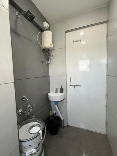 Bathroom 2, Chandralok Service Apartments, Kolhapur