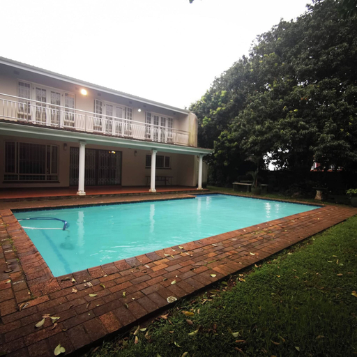 Pool 5, Spacious 4BR Home Pool & Balconies Krantzkloof, eThekwini