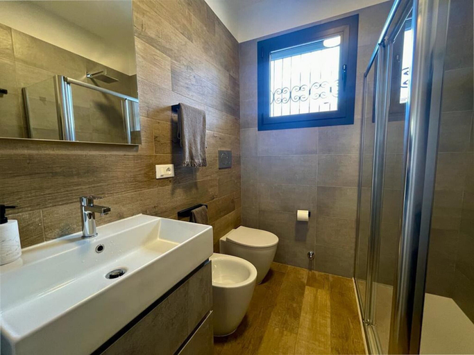 Bathroom, Beachside Villa With Private Garden, Venezia