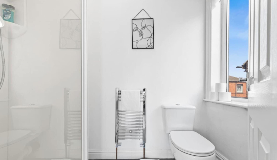 Room 4, Leeds City Studio Stay Ensuite Kitchenette Street Parking, Leeds