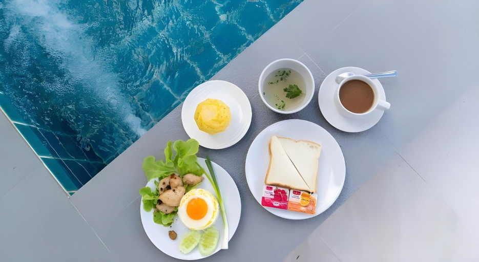 Food & Drinks 5, Baan Faa Talay Chan, Tha Mai