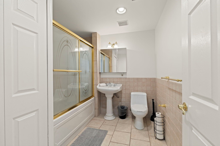 Bathroom, Apartmint at 116 Chestnut Philadelphia, Philadelphia