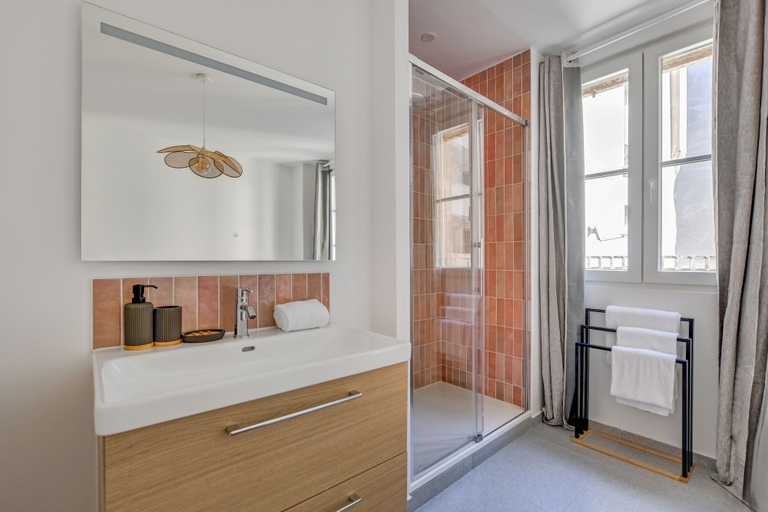 Bathroom 4, Modern Apartment - 1br/4p - 18 Arrd, Paris
