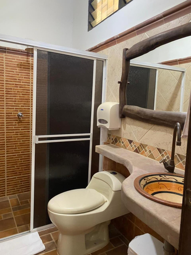 Bathroom 3, Hotel Hacienda Santa Barbara, Pinchote