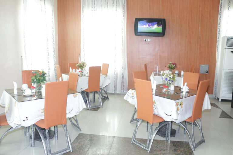 Food & Drinks, The Coral Reef Hotel, Obio/Akp