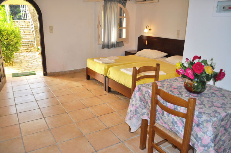 Bedroom 2, Studio Apartments Maria With Pool and Amazing View - Agios Gordios Beach, Ionian Islands
