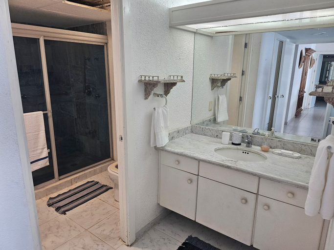 Bathroom 4, Tropical Paradise Getaway in Acapulco With Private Infinity Pool, Acapulco de Juárez