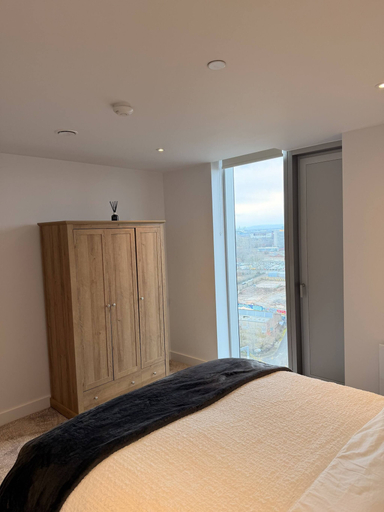 Room 5, Stylish Park-facing Retreat in Central Manchester, Manchester