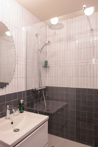 Bathroom 4, Hôtel Maison Lacassagne, Rhône