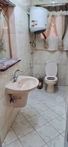 Bathroom 3, Spacious 3-bedroom Apartment in Central Cairo With City View, Nasr City 1
