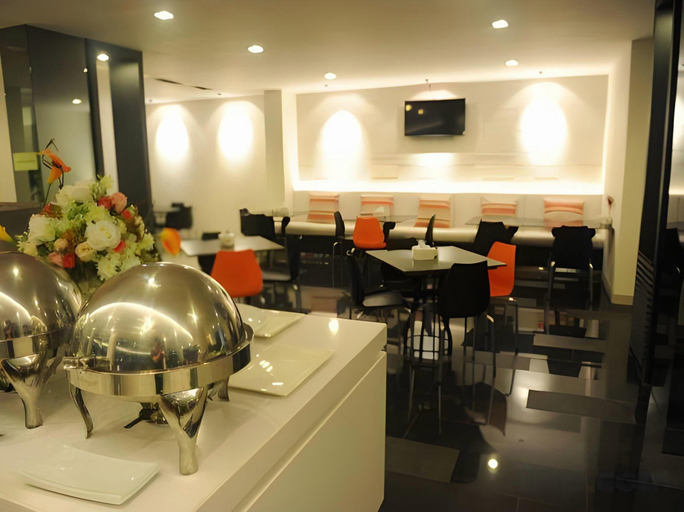 Food & Drinks 5, Lee Nova Place, Prawet