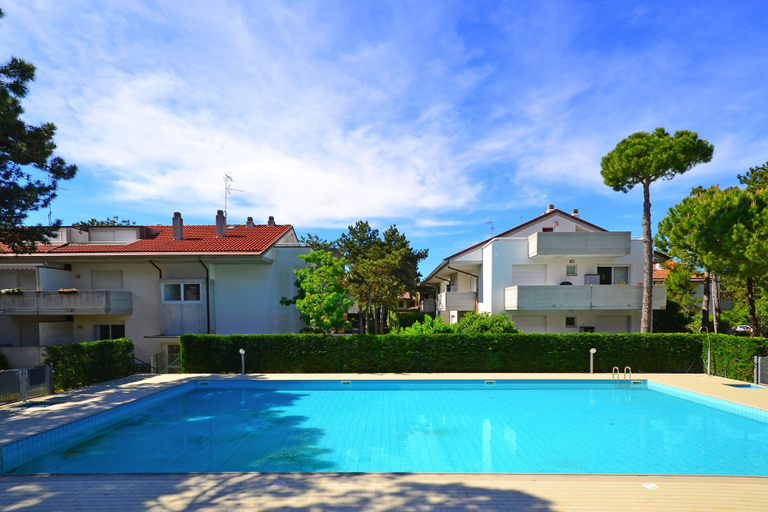 Pool 4, Ideal Getaway Flat With Solarium and Pool, Udine