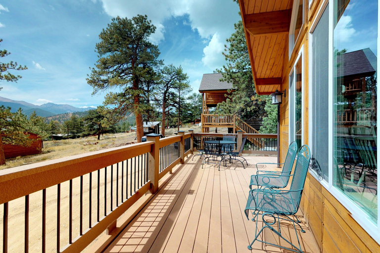 View from room 4, Charming Updated Cabin With Full Kitchen, Wifi, Central AC, Fireplace & Deck, Larimer