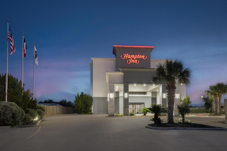 Exterior & Views 1, Hampton Inn Pleasanton, Atascosa