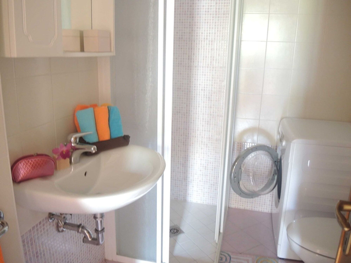 Bathroom 4, Spacious Flat Near Pluto Beach, Venezia