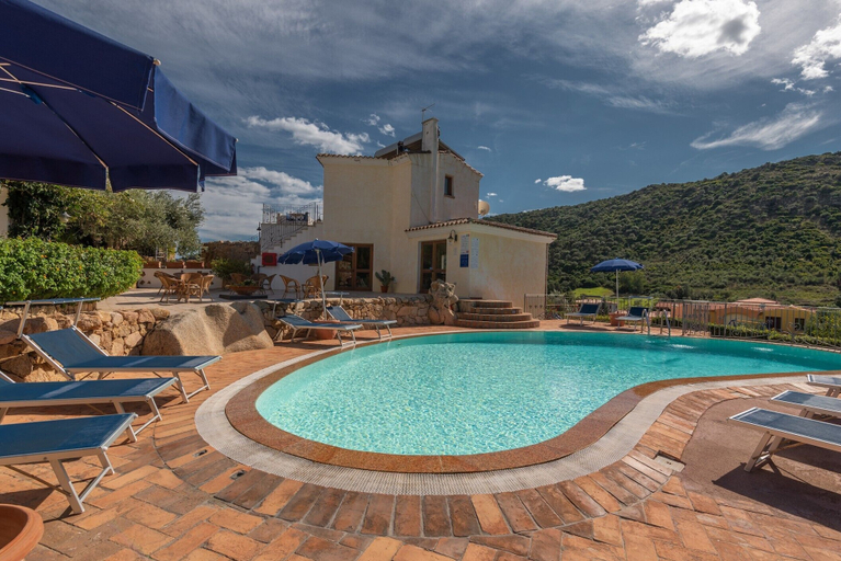 Pool 4, Stunning Residence Bouganvillage 2 Bedroom Num1321, Nuoro