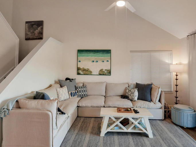 Living area 2, Fairways 307, Walton