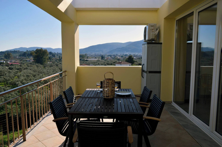 Balcony 4, Altamira II · 10 Guests · Veranda & Sea Views, Ionian Islands