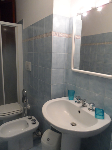 Bathroom 4, Casa Serafina Typical Three-room Apartment Historic Green Area, Terni
