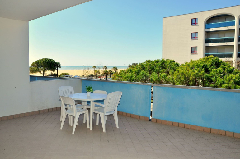 Balcony 5, Beach Retreat for up to 5 Guests-beahost, Venezia
