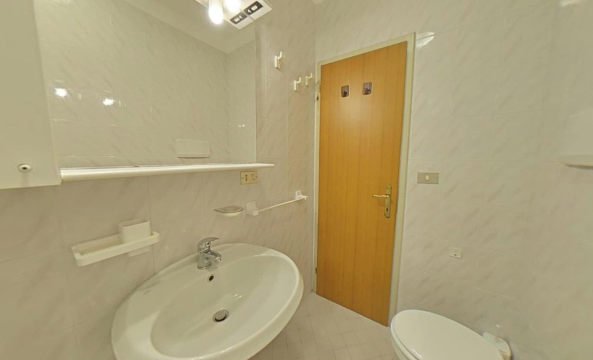 Bathroom, Sea View Stay in a Beachfront Building With Pools, Udine