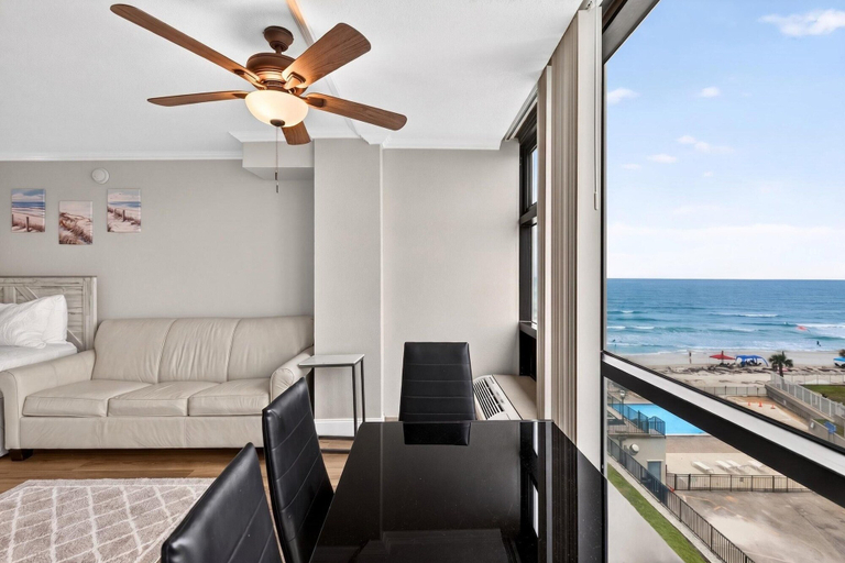Living area 4, Oceanside Inn 606, Volusia