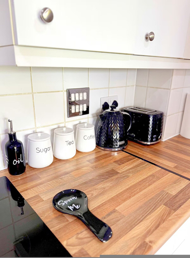Room 3, Spacious 2BR Feltham Home Sleeps 5, London