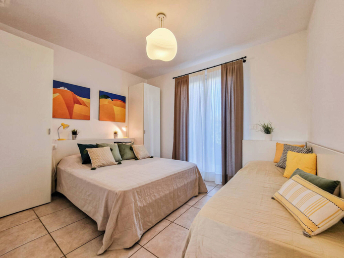 Room 3, Wonderful Holiday Home With Pool, Venezia