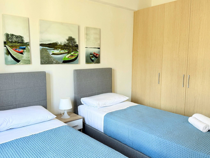 Room 5, Fifty Shades of Blue 10 sec to sea 5PL 2BD 2BA, Crete