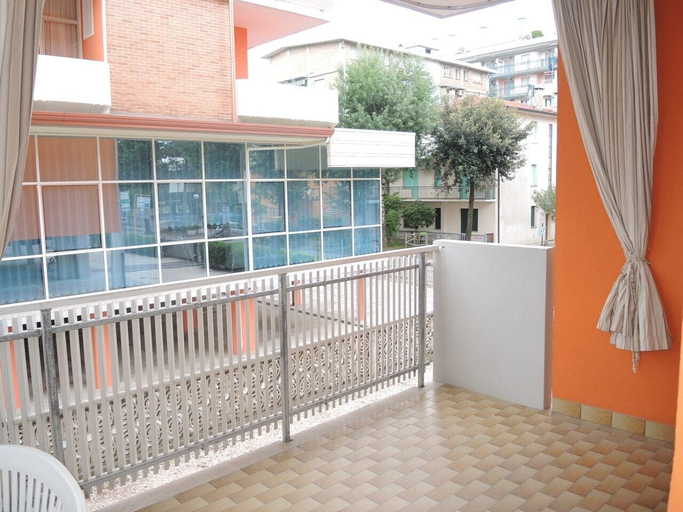 Balcony 5, Warm Two-room Flat With Balcony Near the Beach, Venezia