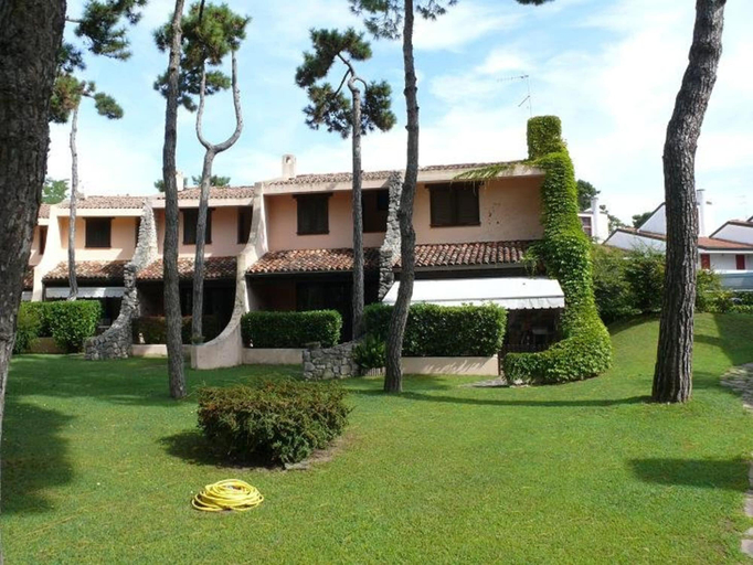 Exterior 2, Cozy Villa in a Holiday Village With Pool, Udine