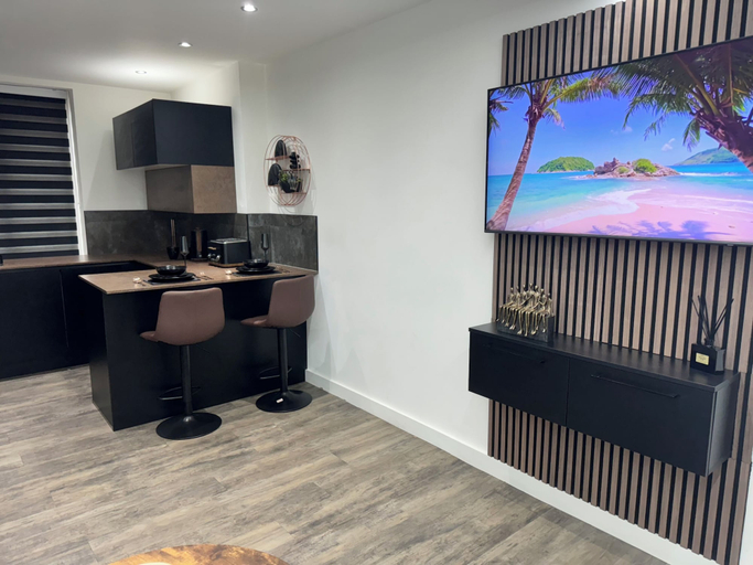 Room amenity 3, Luxury Flat in Uxbridge, London