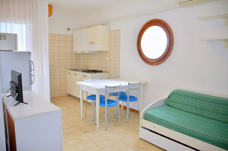 Interior 5, Cozy Two-bedroom Apartment in a Seafront Building, Venezia